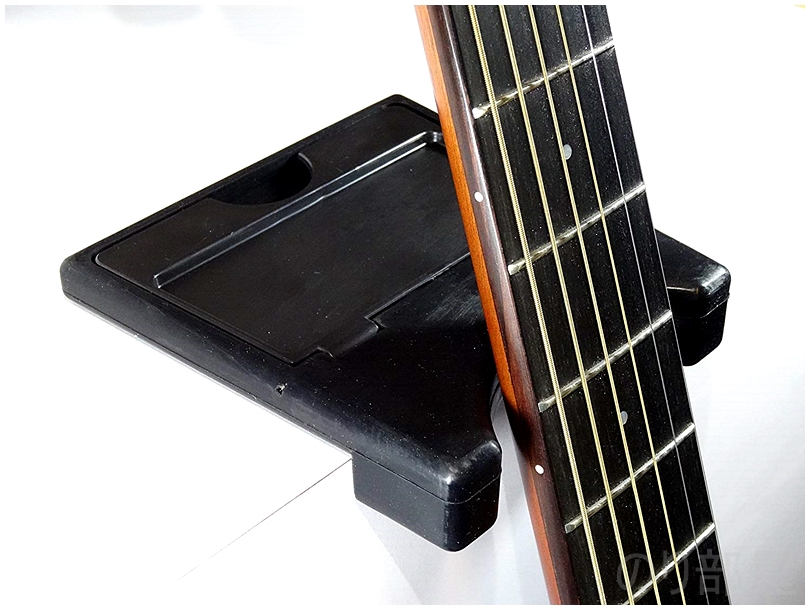 ギターをたてられる。Desktop Guitar Holder (デスクトップ・ギター・ホルダー) /ギター・スタンド /ギター・ホルダーもスゴイ！　Guitar Rest PW-GR-01 ギターレストが机に立て掛けられるようになり便利でオススメ！