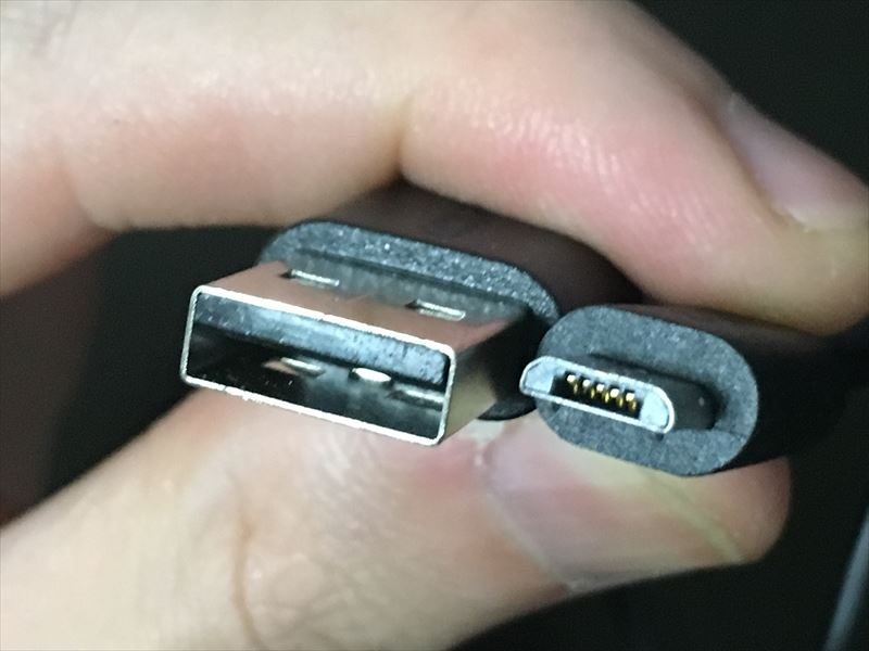 片方が「USB」もう片方が「microUSB」のケーブル 【徹底解析】Coolreall モバイルバッテリー 20000mAh 充電実測､超高速充電､3ポートの三拍子そろったバッテリー！ ※10％OFFクーポンコードを記載してあります。