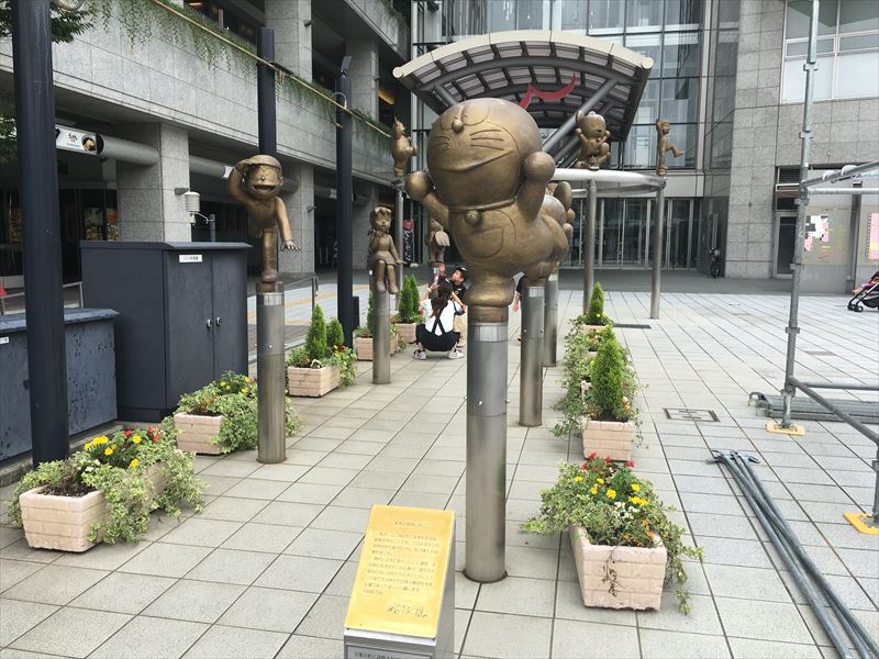 高岡マンテンホテル駅前にあるドラえもんの銅像 富山県民がオススメしてくれた最高の富山観光！