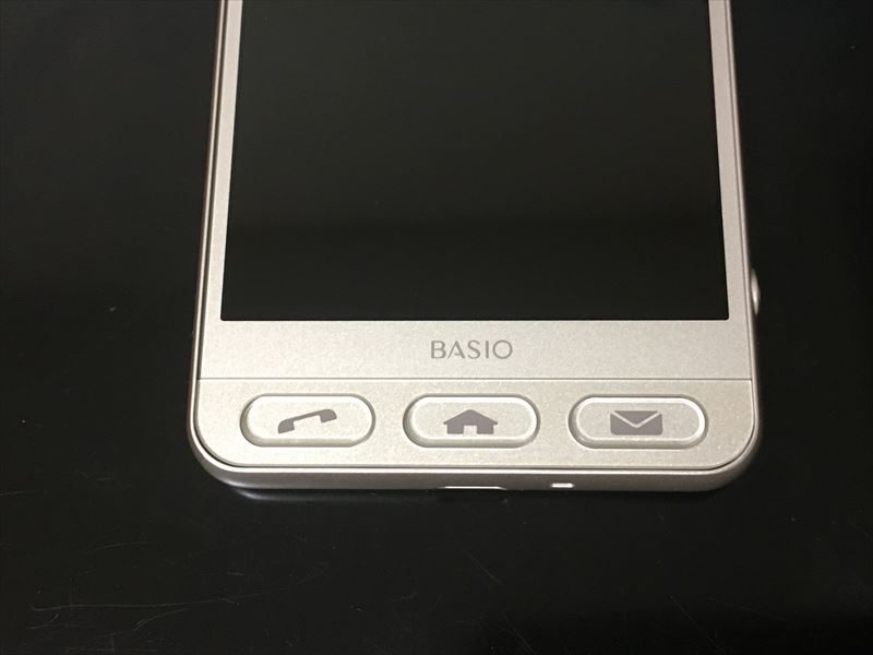 【徹底レビュー】BASIO2は親にオススメのスマホ！文字も大きくシニア世代にも使いやすく簡単操作。