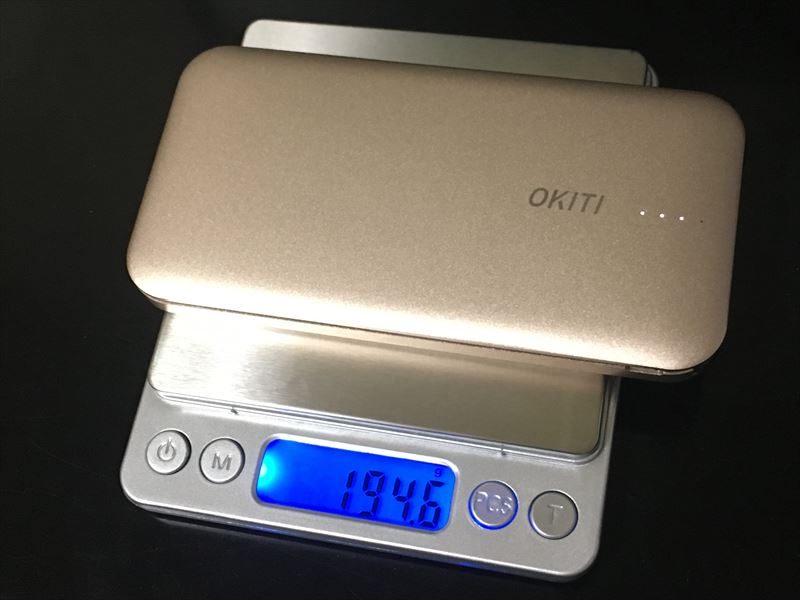 OKITI モバイルバッテリーの重さ 【徹底解析】Okiti モバイルバッテリー 10000mAhが最高にオススメ！ケーブル無しで持ち運び出来て荷物が軽くなる！充電時間を計測しました！