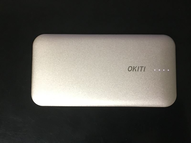 持ち運ぶ際にケーブルを用意する必要がない！ 【徹底解析】Okiti モバイルバッテリー 10000mAhが最高にオススメ！ケーブル無しで持ち運び出来て荷物が軽くなる！充電時間を計測しました！
