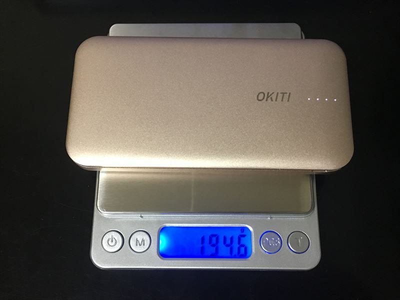 OKITIモバイルバッテリーの重さ・重量 【徹底解析】TSUNEO モバイルバッテリー 10000mAhの圧倒的軽さ！ケーブル内蔵！大容量！安さ！ 最強のモバイルバッテリーです！(Dmtown)