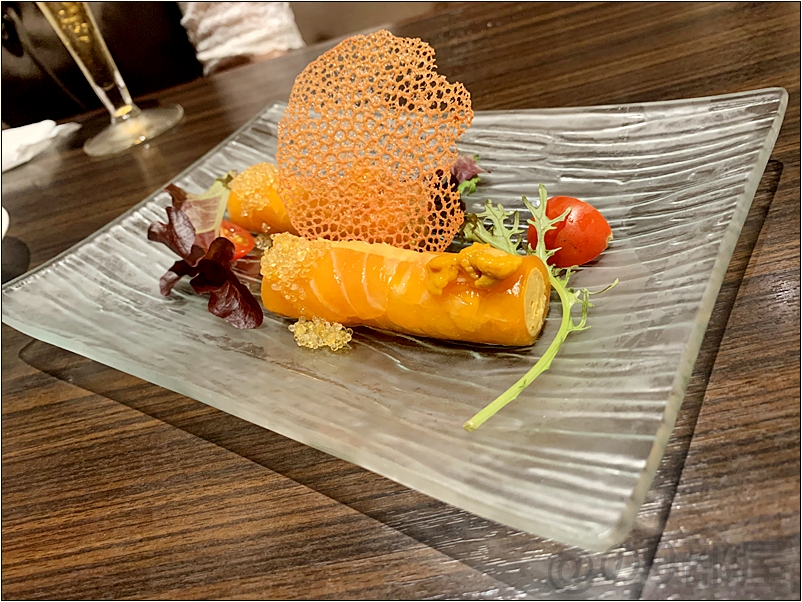 ウニのムースを包んだサーモンマリネ 【コスパ最高】俺のフレンチ TOKYO が安くて美味しくてほっぺた落ちまくり！！　全席着席も嬉しい！