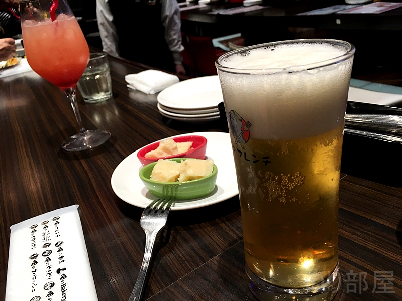飲み物のビール【コスパ最高】俺のフレンチ TOKYO が安くて美味しくてほっぺた落ちまくり！！　全席着席も嬉しい！