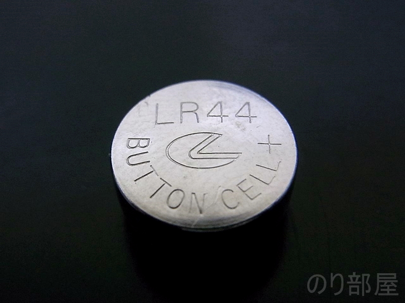 レアアースブレンドに最初に入っていた電池はLR44　【故障？】レアアースブレンドの電池は「LR44」ではなく「〇〇」を！！ 音が出なくなった時に読む記事【FISHMAN Rare Earth Blend】