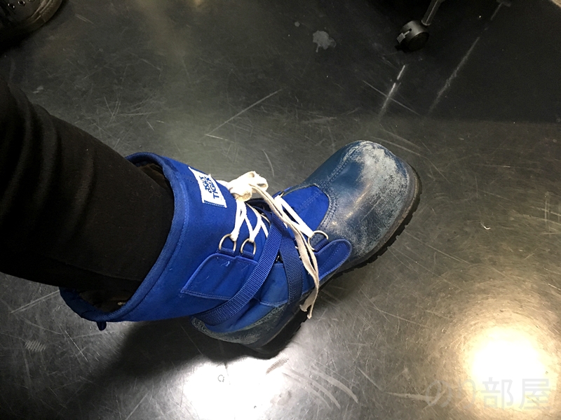 F靴　D靴　【オススメ】南極・北極科学館で南極の氷に触って､衣服も着られて面白い！【宇宙よりも遠い場所( #よりもい )好き必見！】