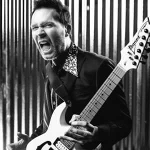 【最新】Paul Gilbert(ポール・ギルバート)の機材･エフェクターボードを解析！ギターを支える機材の数々を紹介！【金額一覧】 【まとめ】Paul Gilbert･ポールギルバートの機材やTAB､練習方法