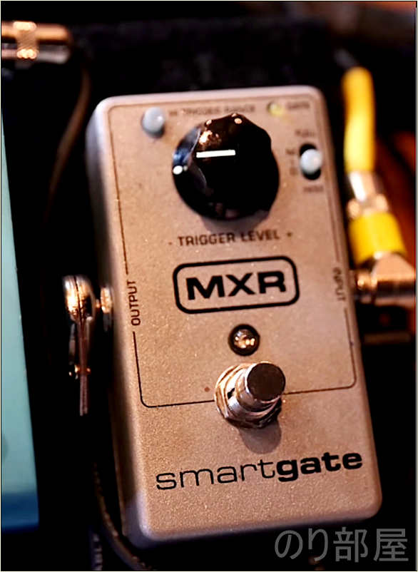 MXR M135 SMART GATE【スティーブルカサー本人使用画像】【本人使用写真】Steve Lukather(スティーヴ・ルカサー)のエフェクターボード･機材を解析！ツマミ･ノブの位置も分かる！ギターを支える機材の数々を紹介！【金額一覧】