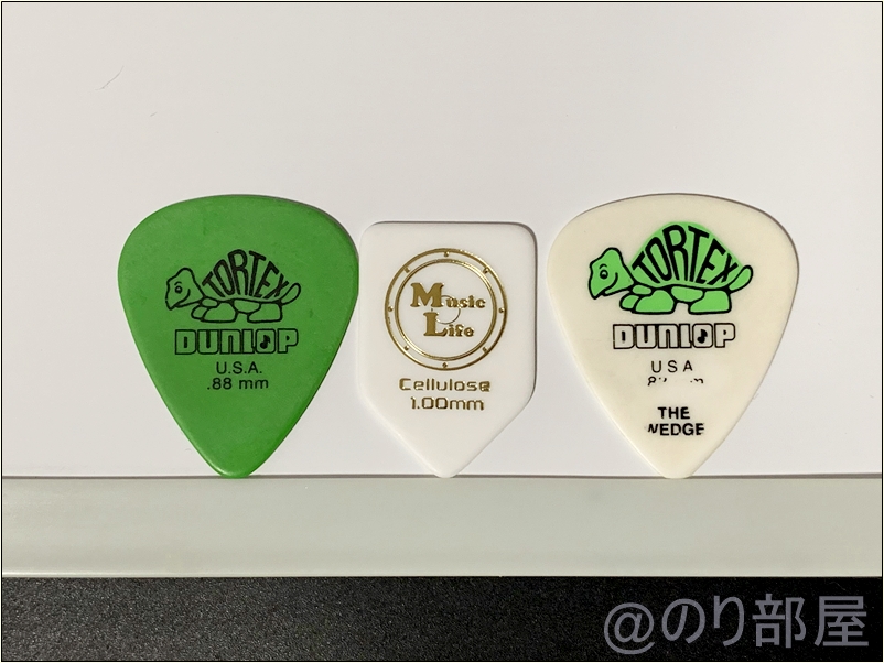 ホームベース ピックとDunlop ピック TORTEX、WEDGEとMLピック ホームベースとの大きさサイズ比較【50円】ホームベース ピック 五角形 Celllose(セルロース)が完成しました！！リッチーブラックモア好きにもオススメ！MLピック【#19】