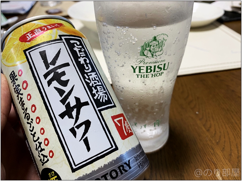 「大阪王将羽根つき餃子」はビールやこだわり酒場のレモンサワーなどのお酒と一緒に食べるのが最高！ 【徹底紹介】「大阪王将羽根つき餃子」が安くて美味しくてオススメ！冷凍食品のギョーザがコスパも良く油いらず水いらずで料理下手な人も作れて凄すぎて衝撃。〜作り方･口コミ･評価〜