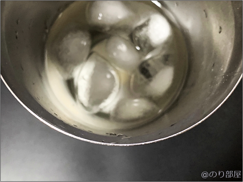 サーモス真空断熱マグカップのフチ･飲み口が厚めで飲みやすい。タンブラーと陶器製マグカップとの比較【徹底計測】サーモス真空断熱マグカップの保温･保冷力を実際に計ってみた！温度変化が少なくて軽いし内容量も多くて人気なのも納得!タンブラーもオススメ！【JDG-350C レビュー･メリットデメリット感想】