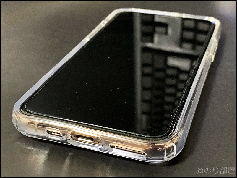｢Spigen ウルトラ・ハイブリッド(クリスタル ・クリア)｣のスマホケースをiPhone 11 proに装着した画像【徹底解説】iPhone 11 proのオススメのケース･保護フィルムは｢Spigen ウルトラ・ハイブリッド｣と｢Spigen ガラスフィルム GLAS.tR SLIM｣!干渉もなくて丈夫で傷もつかない!【シュピゲン】
