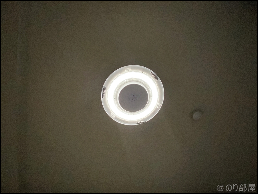 NEC LEDシーリングライトの部屋の明るさ LEDシーリングライトを買うときの注意点！部屋より大きいサイズがオススメ！蛍光灯から交換のメリット･デメリット。