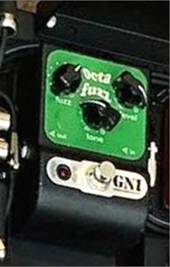 GNI Octa Fuzz【アンディ・ティモンズの使用機材･エフェクター】【徹底解説】Andy Timmons(アンディ・ティモンズ)のエフェクターボード･機材を解析！ツマミ･ノブの位置も分かる！ギターを支える機材の数々を紹介！【ペダル･アンプ金額一覧】