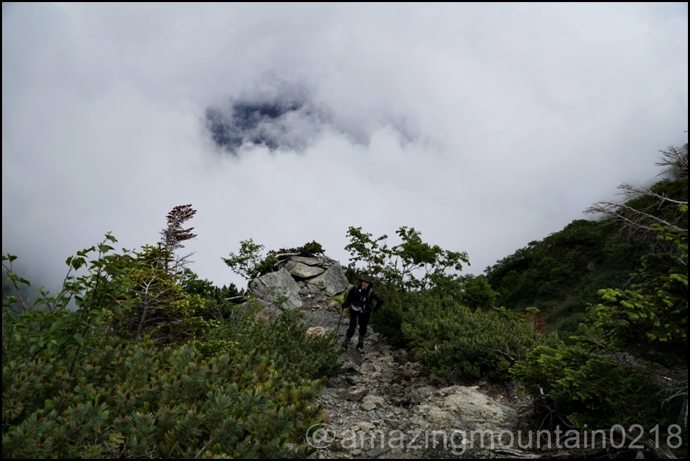 北岳山荘になんとか辿り着く山登り初心者！ 北岳に初心者が登ってきました！富士山よりも難易度が高くて危険な場所も！