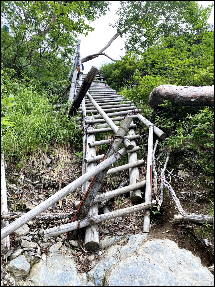 北岳山荘になんとか辿り着く山登り初心者！ 北岳に初心者が登ってきました！富士山よりも難易度が高くて危険な場所も！