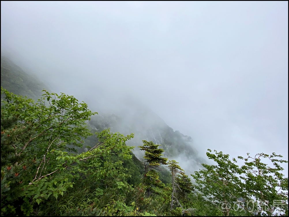 北岳山荘になんとか辿り着く山登り初心者！ 北岳に初心者が登ってきました！富士山よりも難易度が高くて危険な場所も！