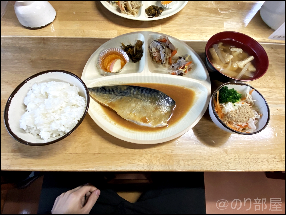 北岳山荘に到着！！北岳山荘の自販機や部屋と食事など！ 北岳に初心者が登ってきました！富士山よりも難易度が高くて危険な場所も！