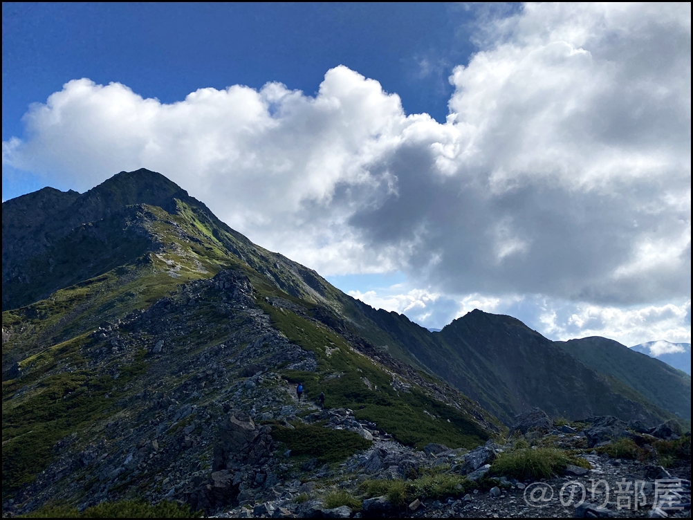 北岳で夢の稜線歩きができた！！ 日本一高い稜線歩きで初心者登山者は感動！ 北岳に初心者が登ってきました！富士山よりも難易度が高くて危険な場所も！