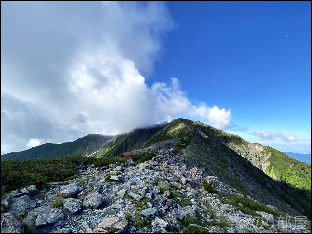 北岳で夢の稜線歩きができた！！ 日本一高い稜線歩きで初心者登山者は感動！ 北岳に初心者が登ってきました！富士山よりも難易度が高くて危険な場所も！