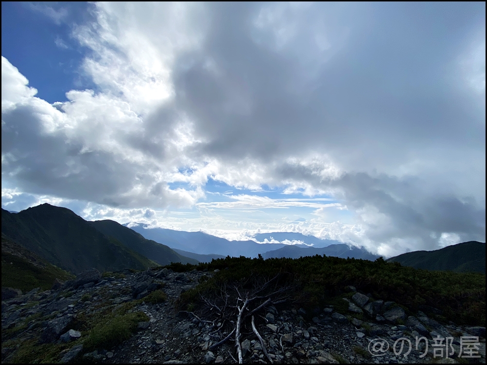 北岳で夢の稜線歩きができた！！ 日本一高い稜線歩きで初心者登山者は感動！ 北岳に初心者が登ってきました！富士山よりも難易度が高くて危険な場所も！