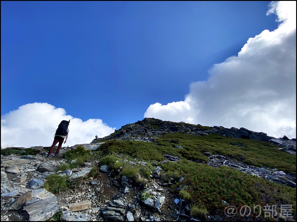 北岳で夢の稜線歩きができた！！ 日本一高い稜線歩きで初心者登山者は感動！ 北岳に初心者が登ってきました！富士山よりも難易度が高くて危険な場所も！