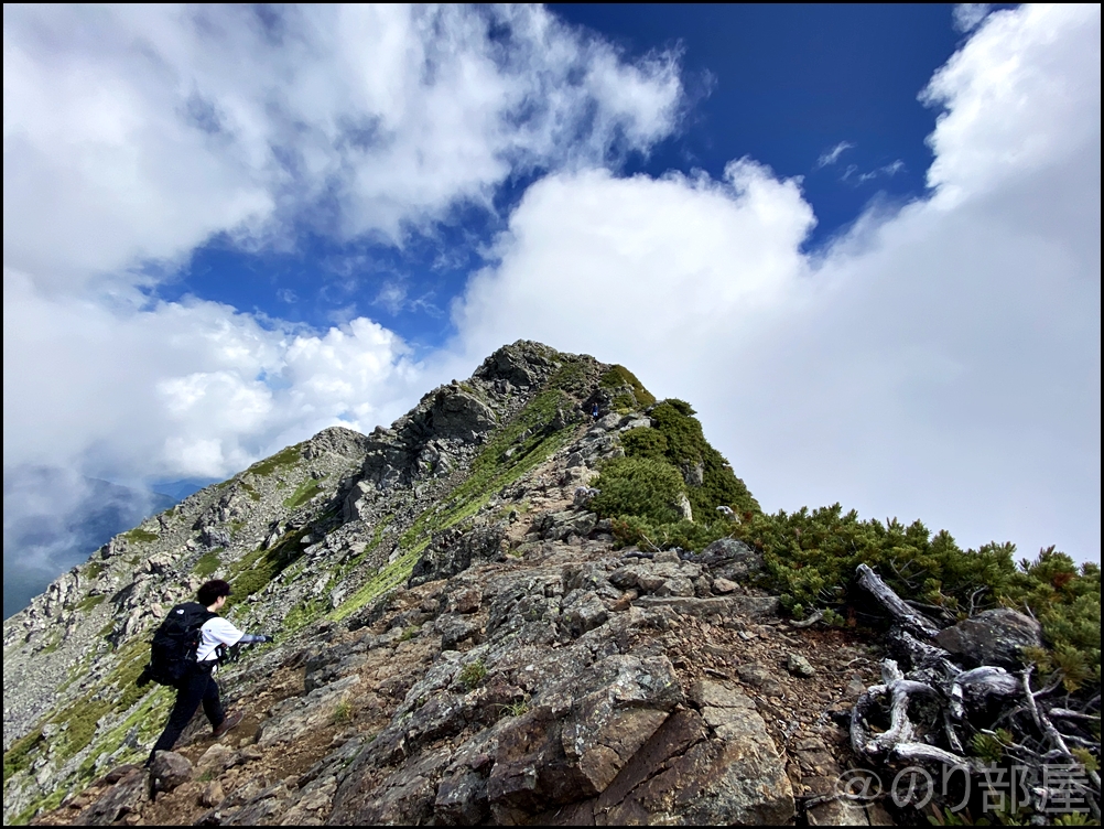 北岳で夢の稜線歩きができた！！ 日本一高い稜線歩きで初心者登山者は感動！ 北岳に初心者が登ってきました！富士山よりも難易度が高くて危険な場所も！