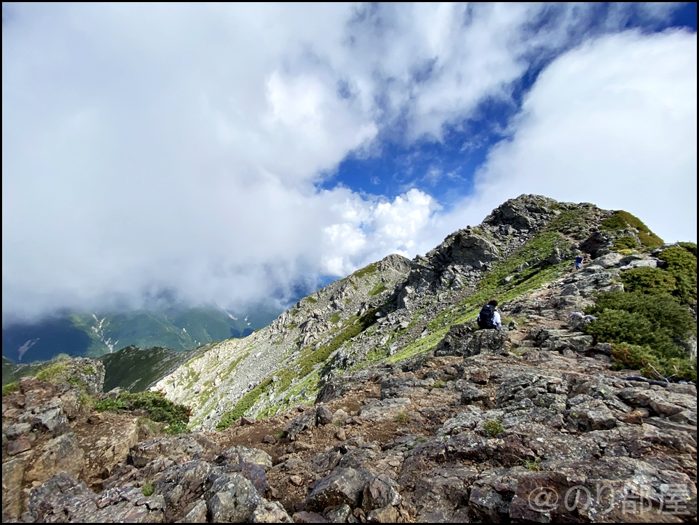 北岳で夢の稜線歩きができた！！ 日本一高い稜線歩きで初心者登山者は感動！ 北岳に初心者が登ってきました！富士山よりも難易度が高くて危険な場所も！