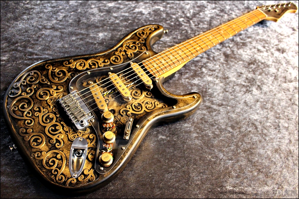 スチームパンク感のあるギターが超カッコイイ!Martper Guitarsの見た目の強さがオススメ！ Martper Guitars Stratocaster Type Custom Made Model " Gold Glam"