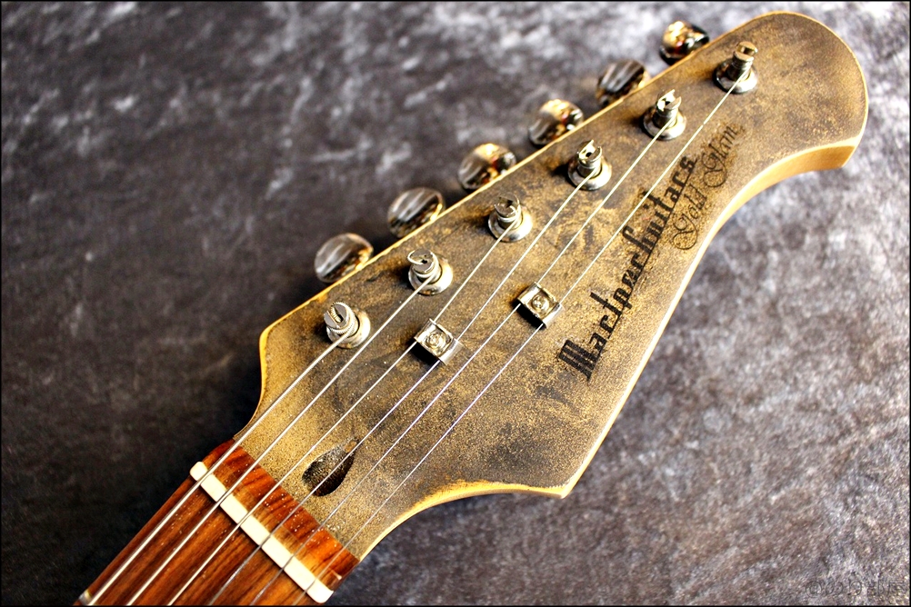 スチームパンク感のあるギターが超カッコイイ!Martper Guitarsの見た目の強さがオススメ！ Martper Guitars Stratocaster Type Custom Made Model " Gold Glam"