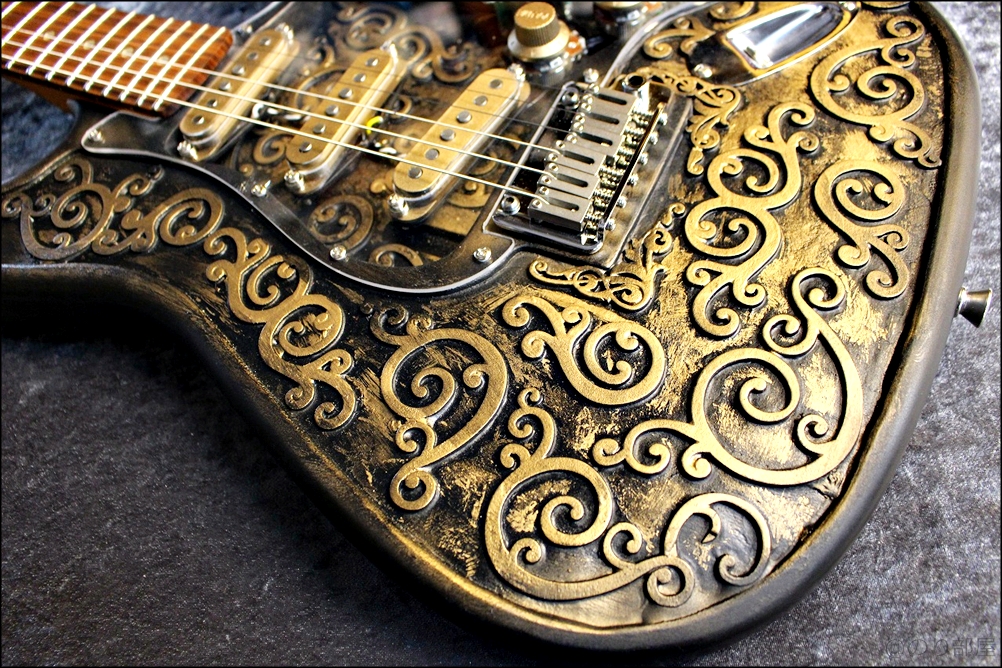 スチームパンク感のあるギターが超カッコイイ!Martper Guitarsの見た目の強さがオススメ！ Martper Guitars Stratocaster Type Custom Made Model " Gold Glam"