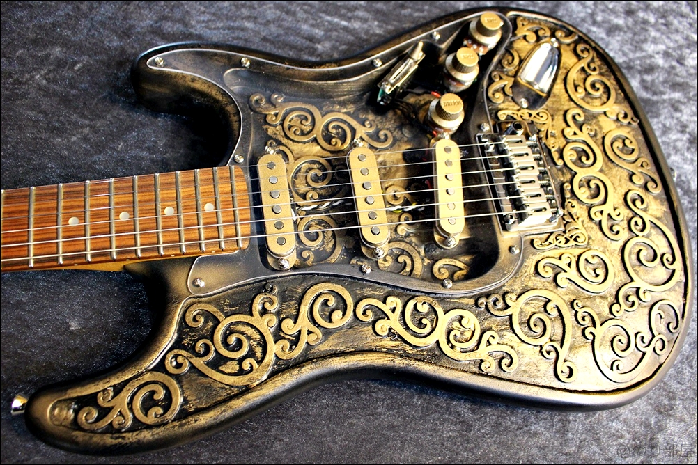 スチームパンク感のあるギターが超カッコイイ!Martper Guitarsの見た目の強さがオススメ！ Martper Guitars Stratocaster Type Custom Made Model " Gold Glam"