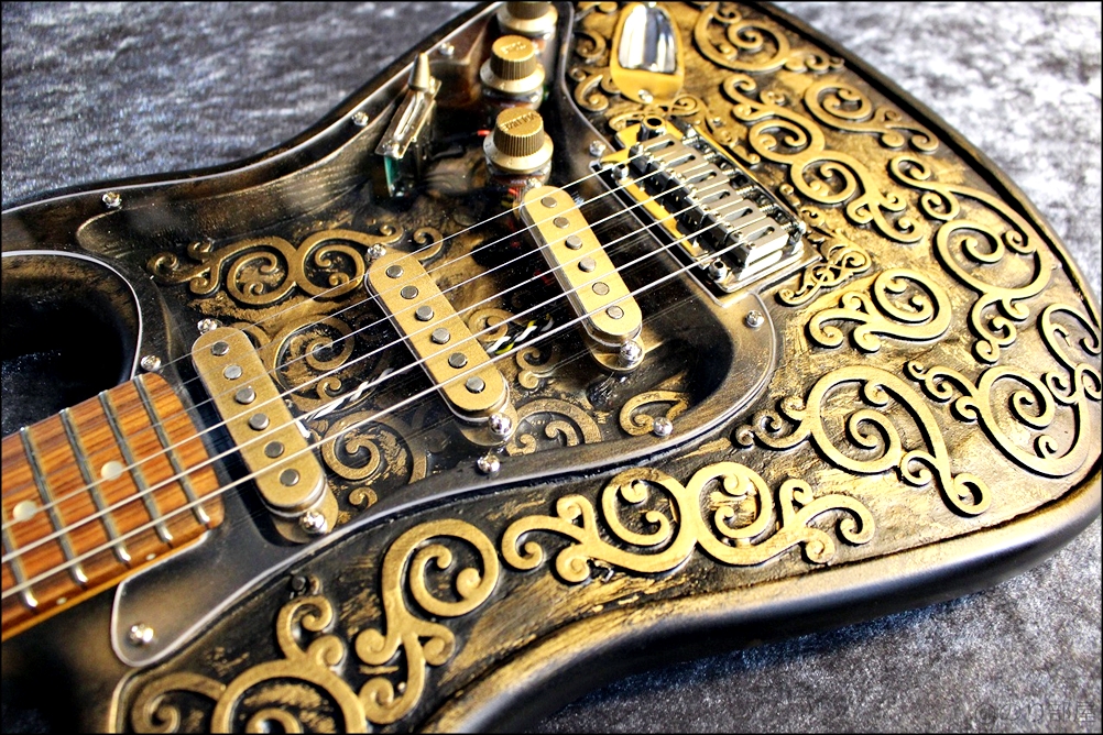 スチームパンク感のあるギターが超カッコイイ!Martper Guitarsの見た目の強さがオススメ！ Martper Guitars Stratocaster Type Custom Made Model " Gold Glam"