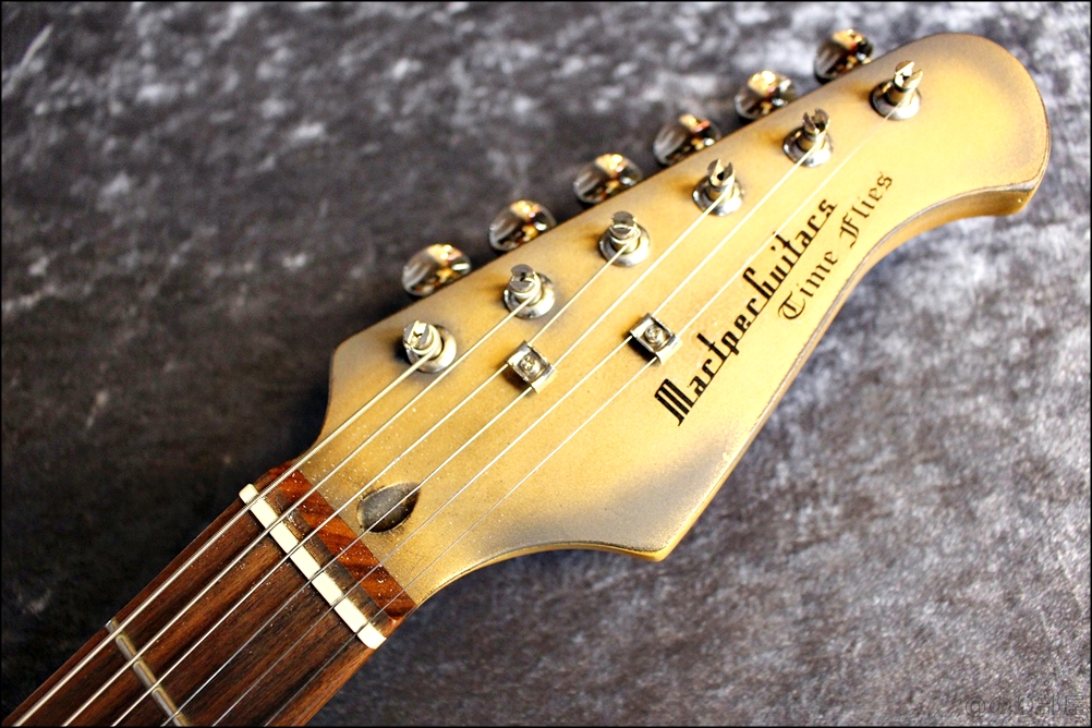 スチームパンク感のあるギターが超カッコイイ!Martper Guitarsの見た目の強さがオススメ！【スチームパンク】Martper Guitars Stratocaster Type Custom Made Model " Time Flies"【カッコイイギター】