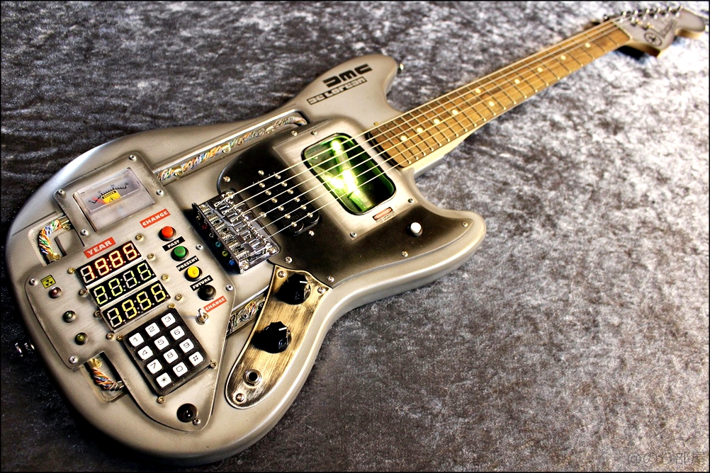 スチームパンク感のあるギターが超カッコイイ!Martper Guitarsの見た目の強さがオススメ！ Martper Guitars MUSTANG Type Custom Made Model "DELOREAN"