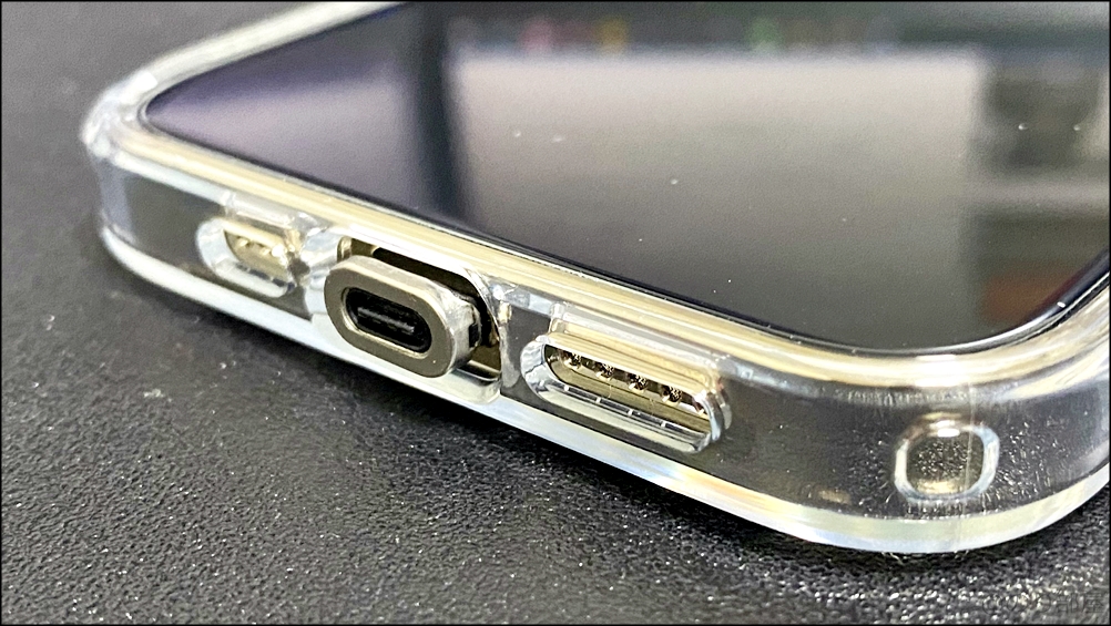 マグネット充電ケーブルの端子の突起部の画像 iPhone 13 Proの充電はマグネット充電USBケーブルがオススメ!!充電が楽になるので使ったらやめられない!