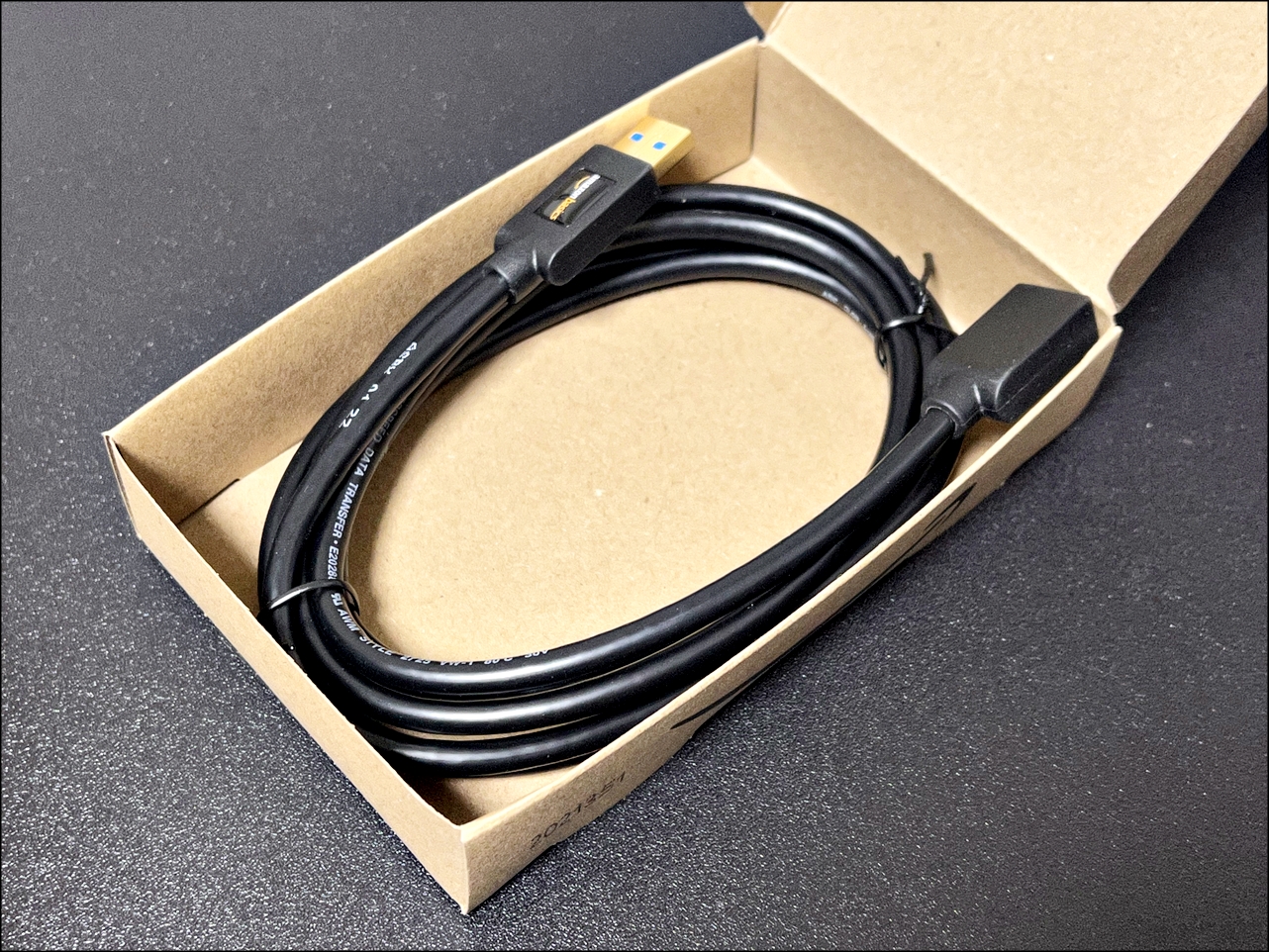 USB延長ケーブルで安くてオススメの「Amazonベーシック USB3.0延長ケーブル」の箱開封