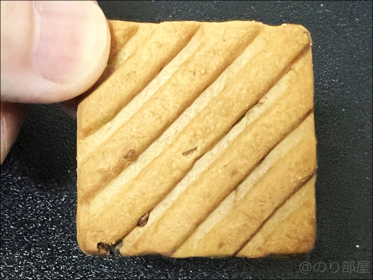 ハイドアンドシーク(HIDE&SEEK)のチョコレートチップクッキー インドのお菓子｢ハイドアンドシーク(HIDE&SEEK)｣が日本で買える！サクサクのクッキーが美味しい！