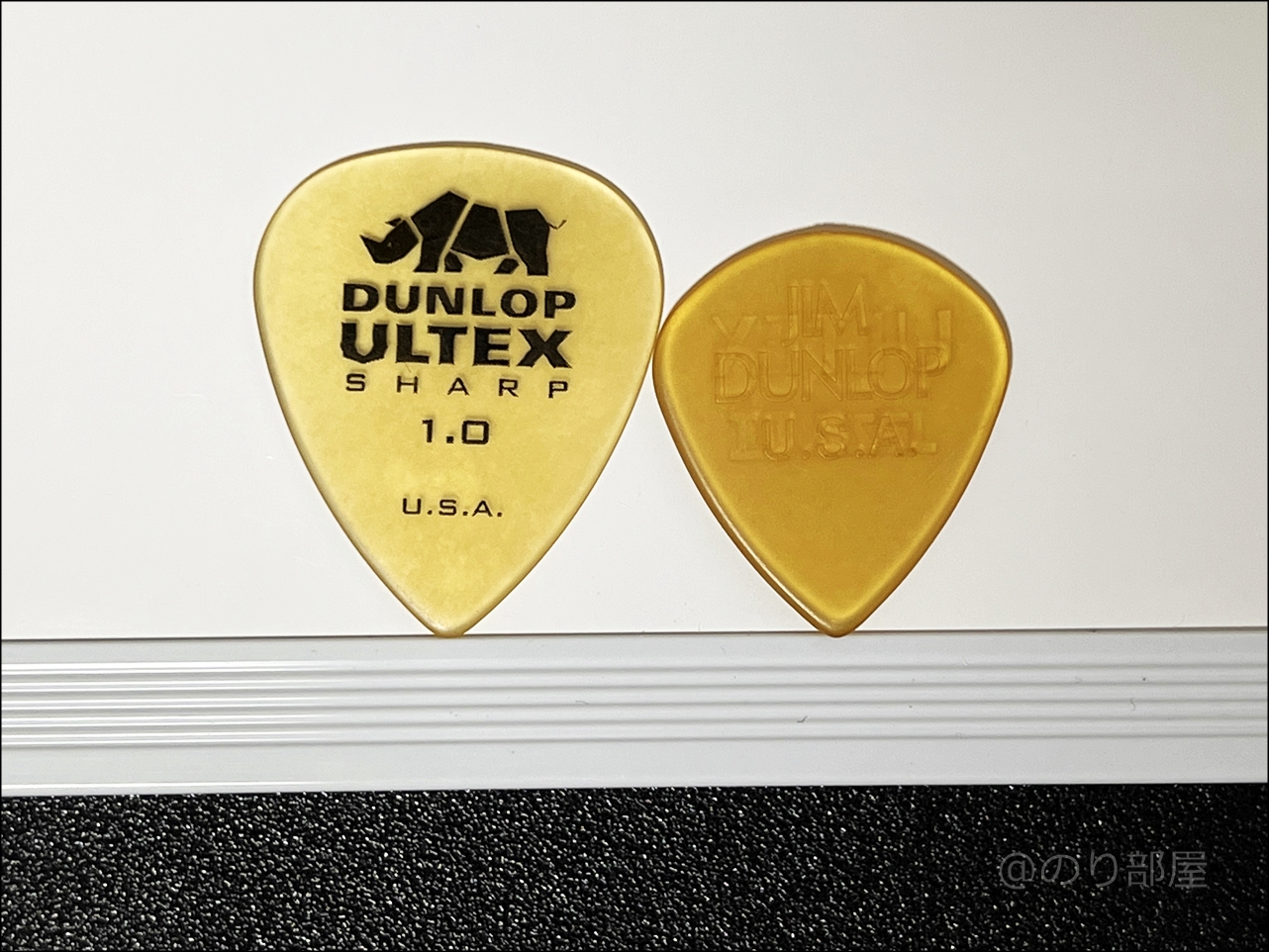 ULTEX SHARP ウルテム ティアドロップギターピックとULTEX JAZZ3 のサイズ比較